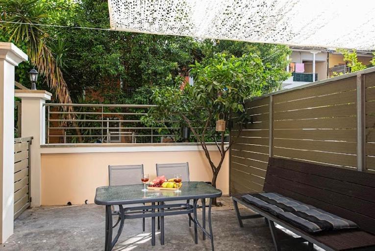 Tsoutsis Apartment
